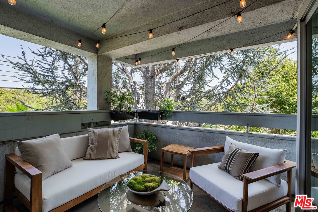 930 California Ave Unit: 201