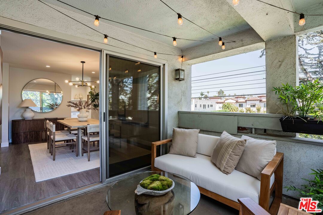 930 California Ave Unit: 201
