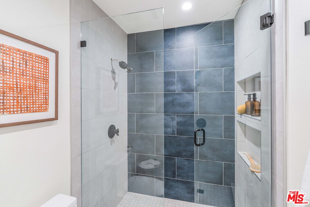 930 California Ave Unit: 201