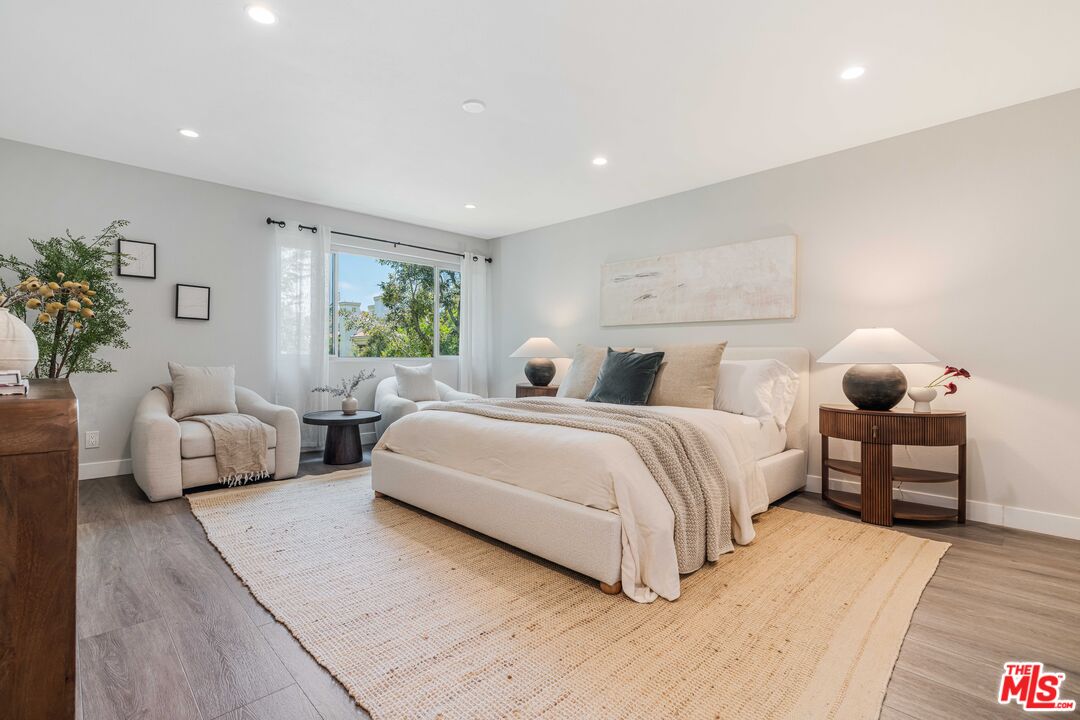 930 California Ave Unit: 201