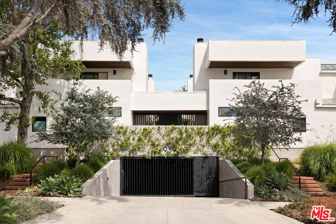 939 15th St Unit: 8