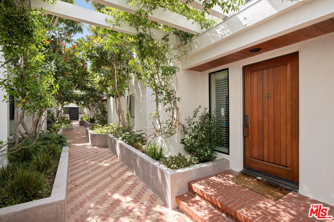 939 15th St Unit: 8