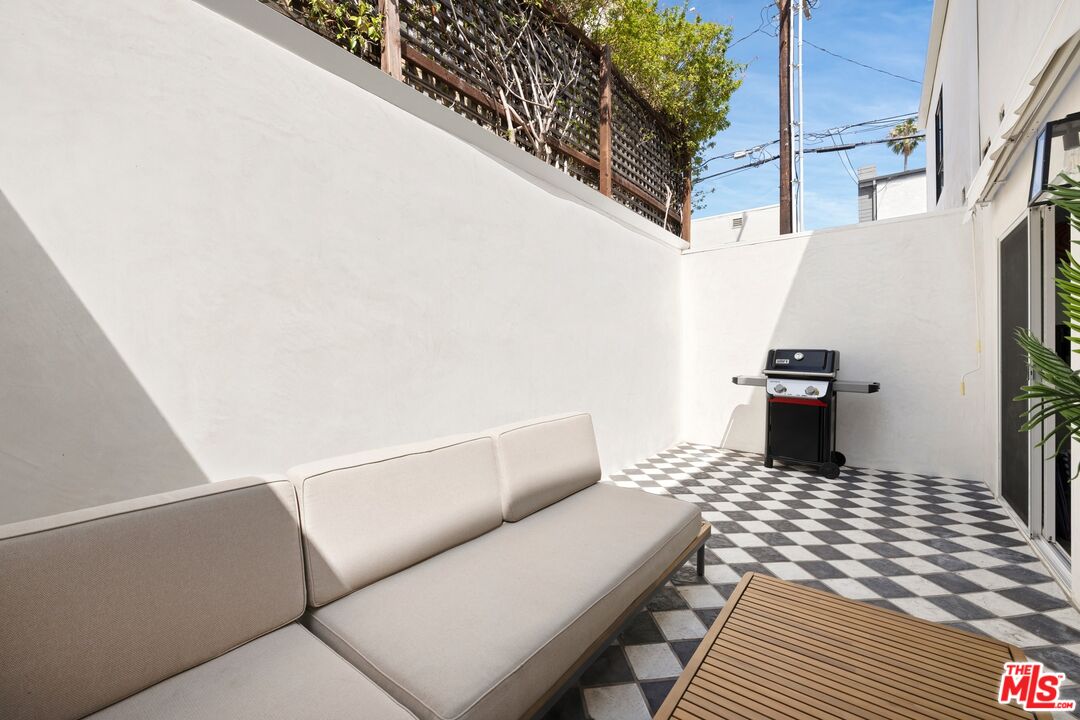 939 15th St Unit: 8