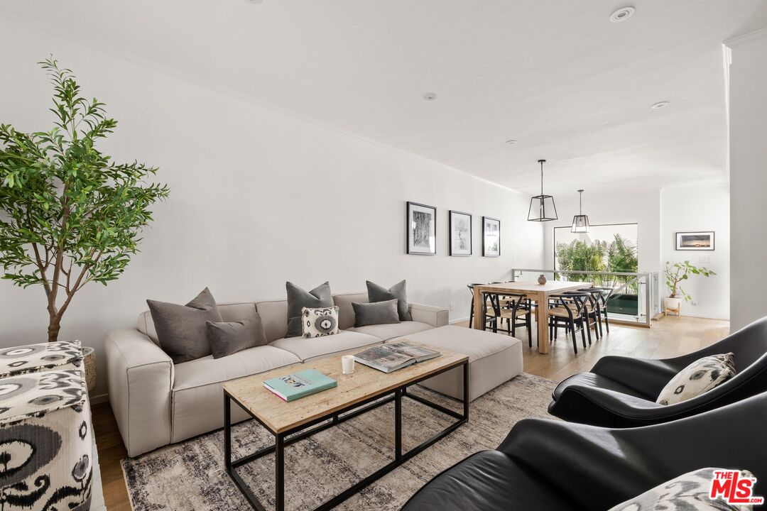 939 15th St Unit: 8