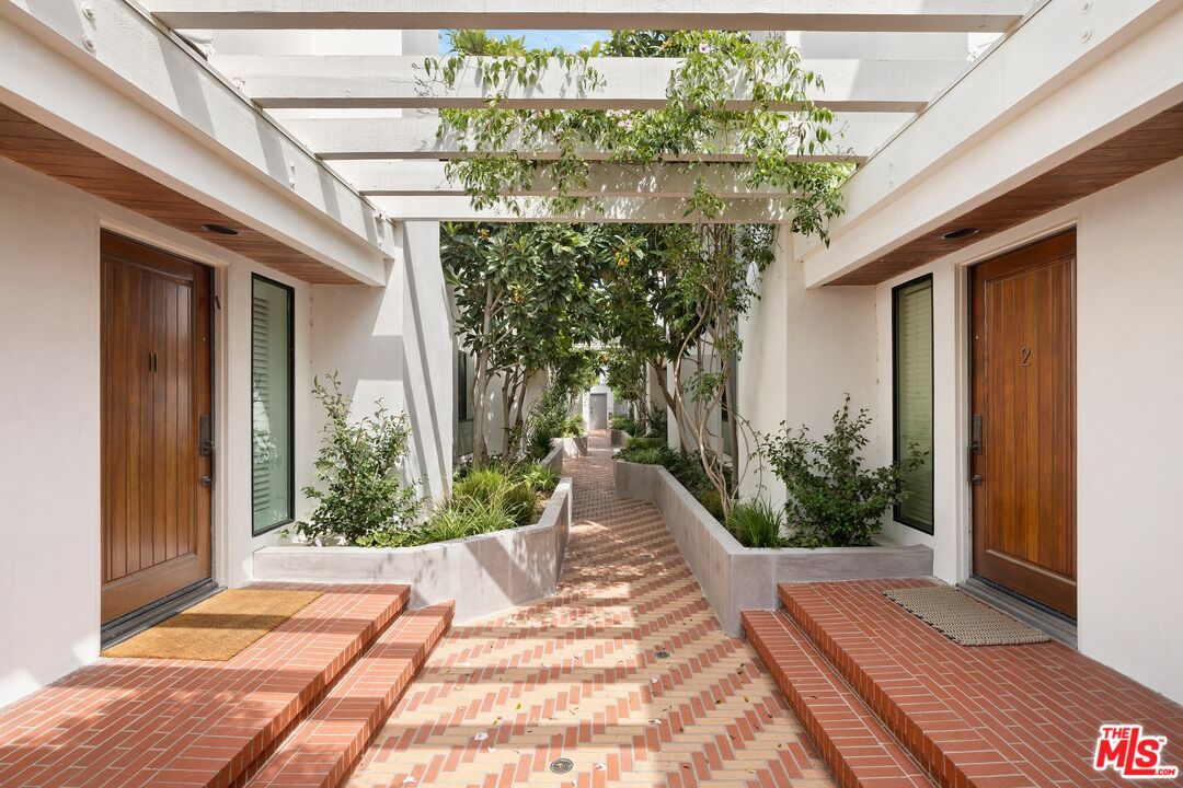 939 15th St Unit: 8