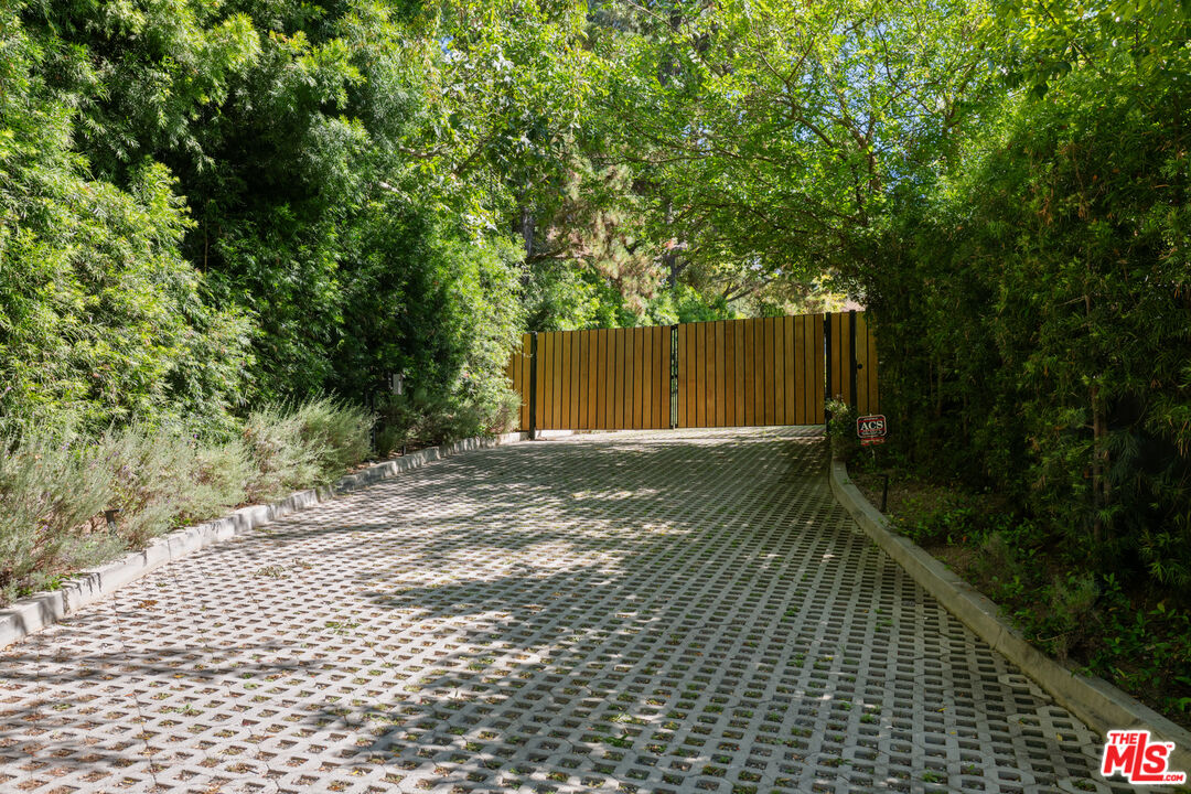 9330 Hazen Dr
