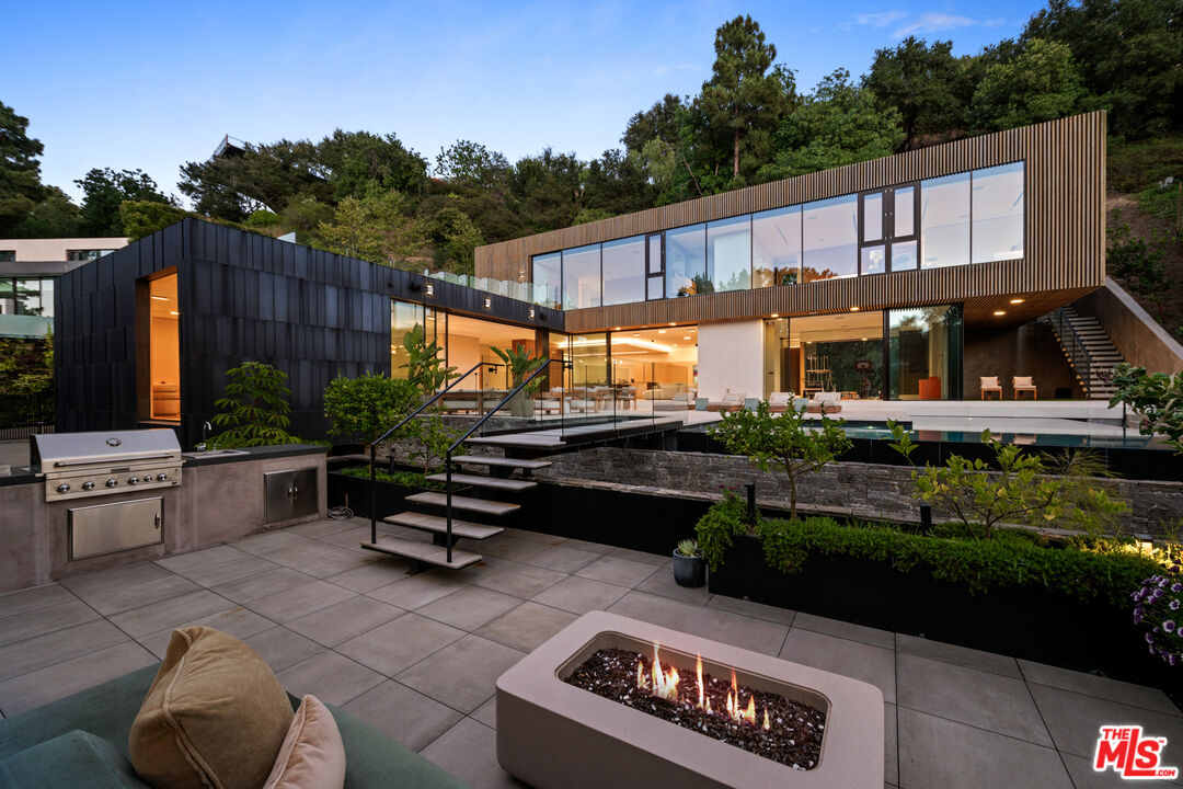9330 Hazen Dr