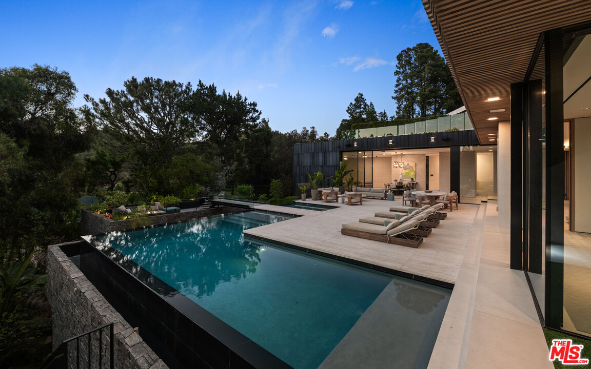 9330 Hazen Dr