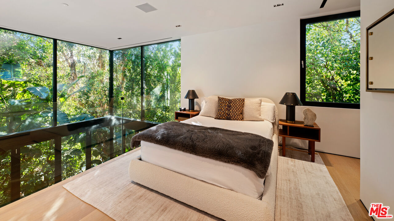 9330 Hazen Dr