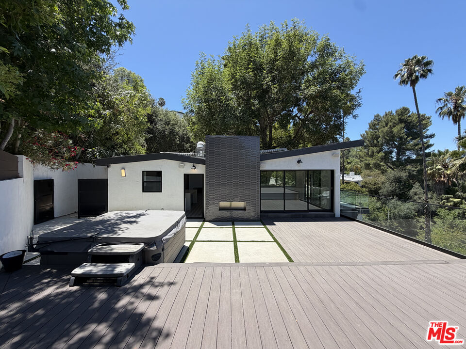 3565 Multiview Dr