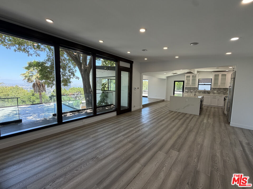 3565 Multiview Dr