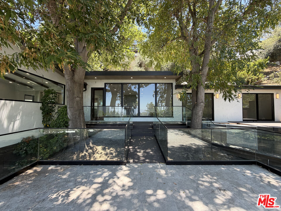 3565 Multiview Dr