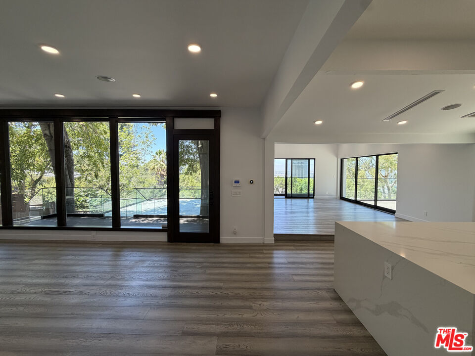 3565 Multiview Dr