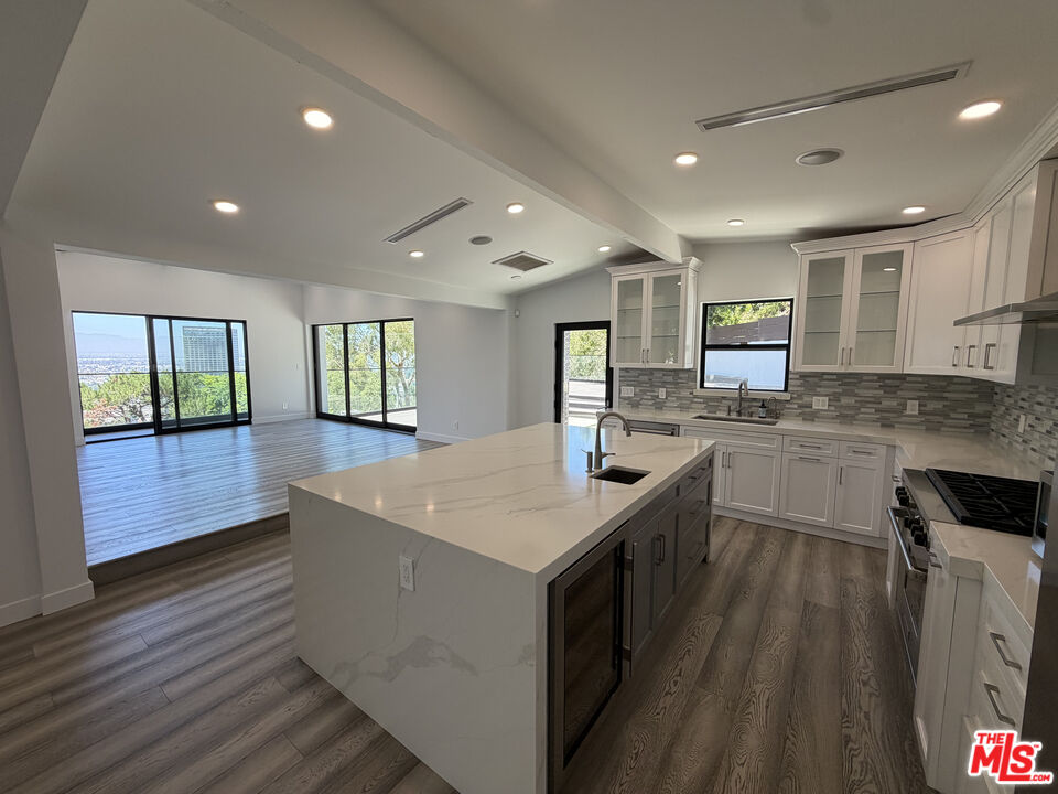 3565 Multiview Dr