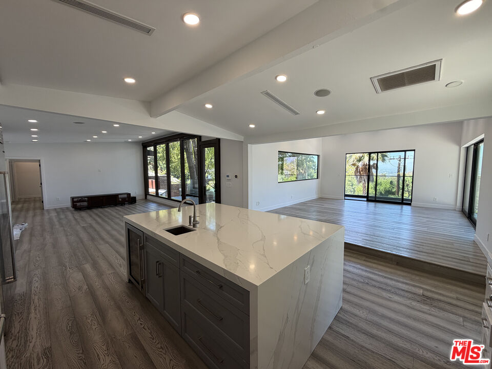 3565 Multiview Dr