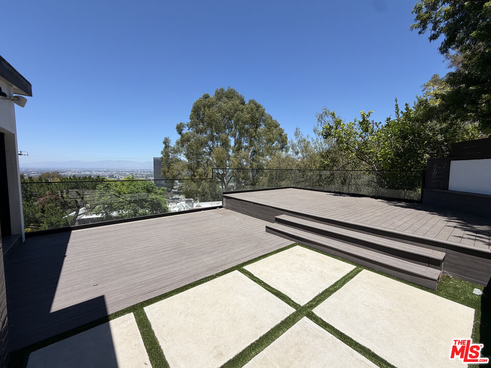 3565 Multiview Dr