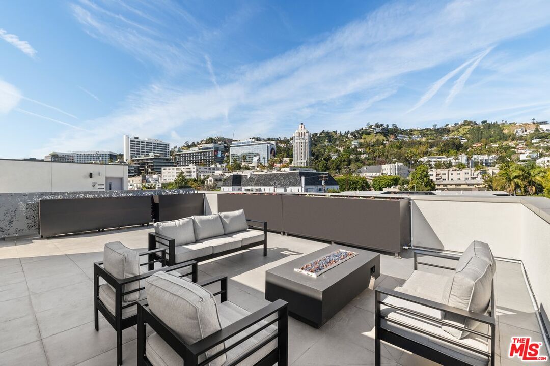 1257 N Sweetzer Ave Unit: 202
