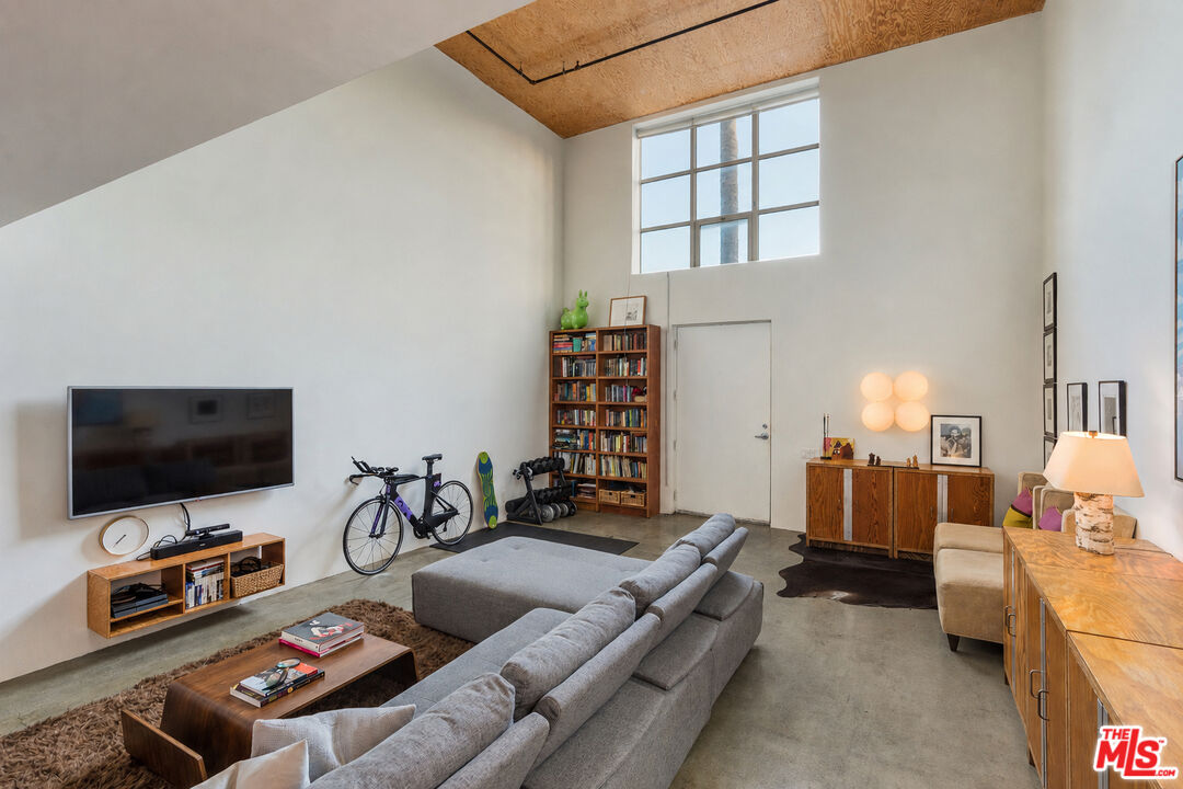 1643 12th St Unit: 2