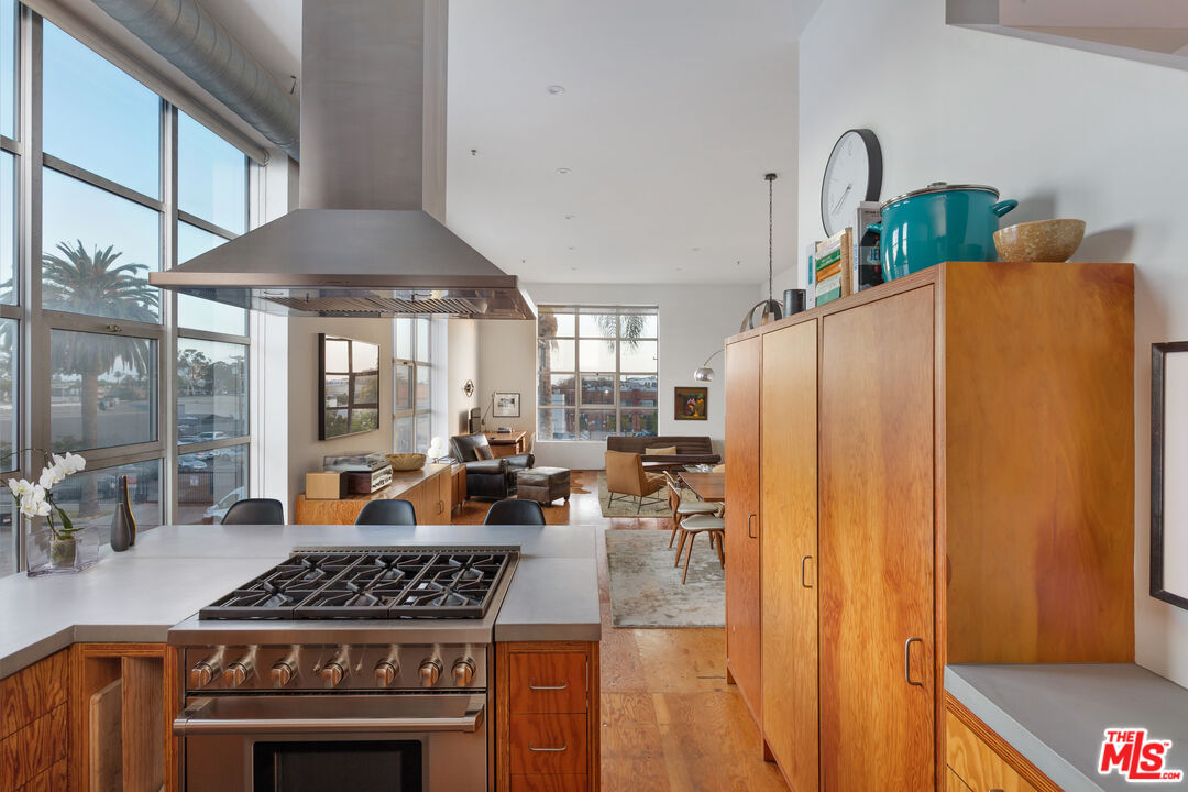 1643 12th St Unit: 2
