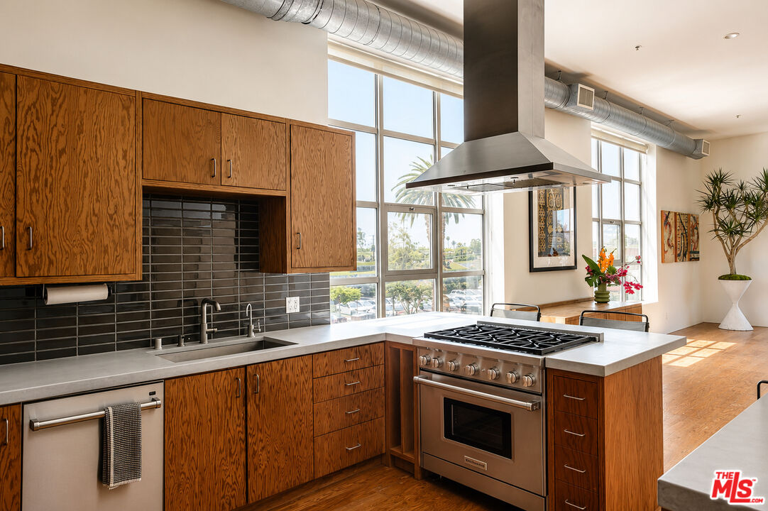 1643 12th St Unit: 2
