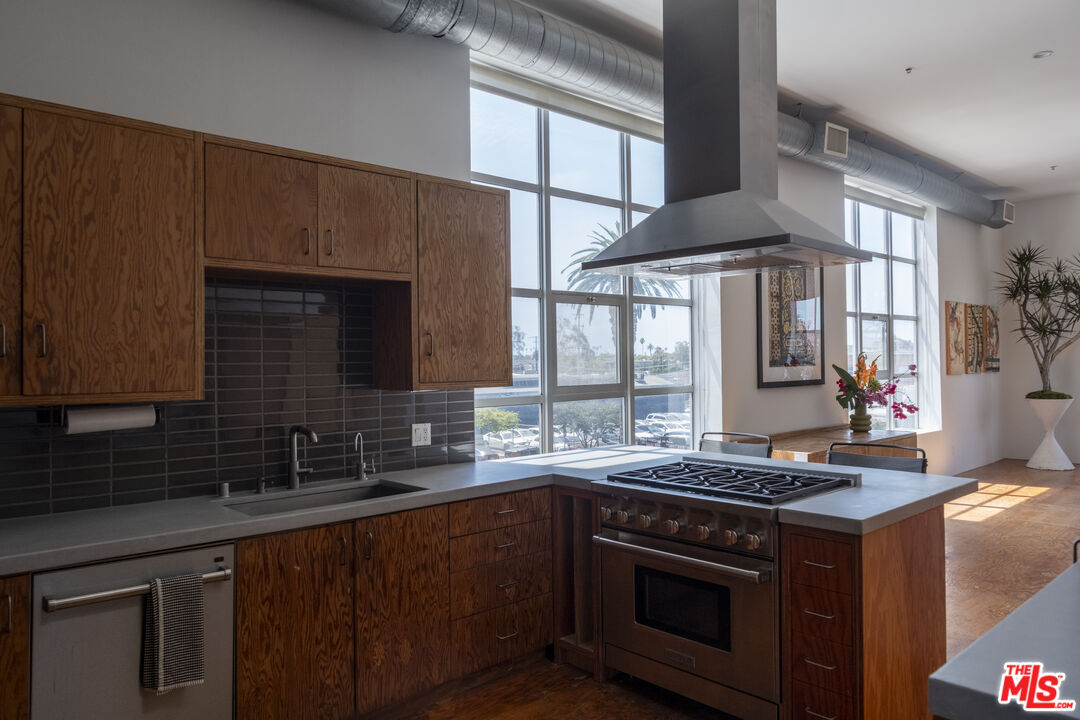 1643 12th St Unit: 2