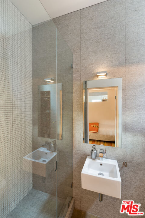 1643 12th St Unit: 2