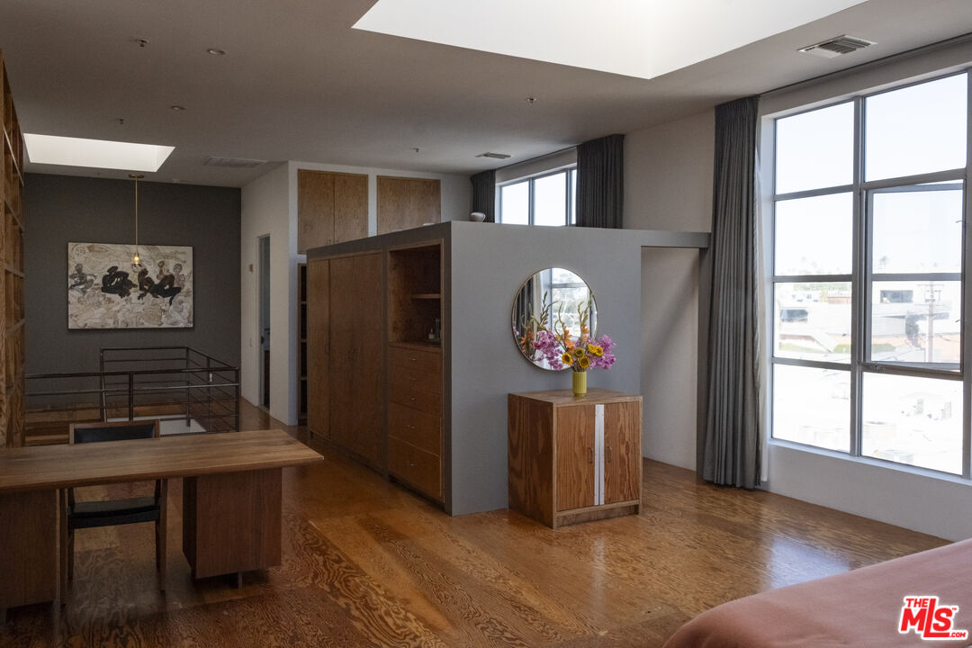 1643 12th St Unit: 2