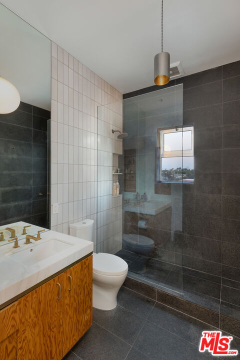 1643 12th St Unit: 2