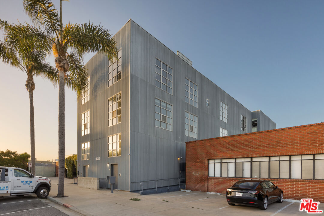 1643 12th St Unit: 2