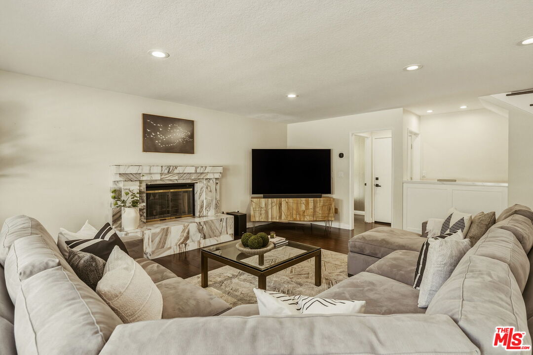 7262 Elmsbury Ln