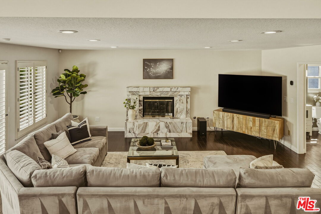 7262 Elmsbury Ln