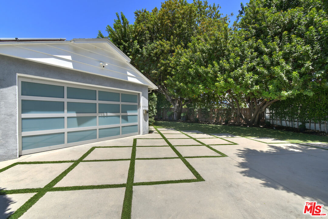 4445 Vantage Ave