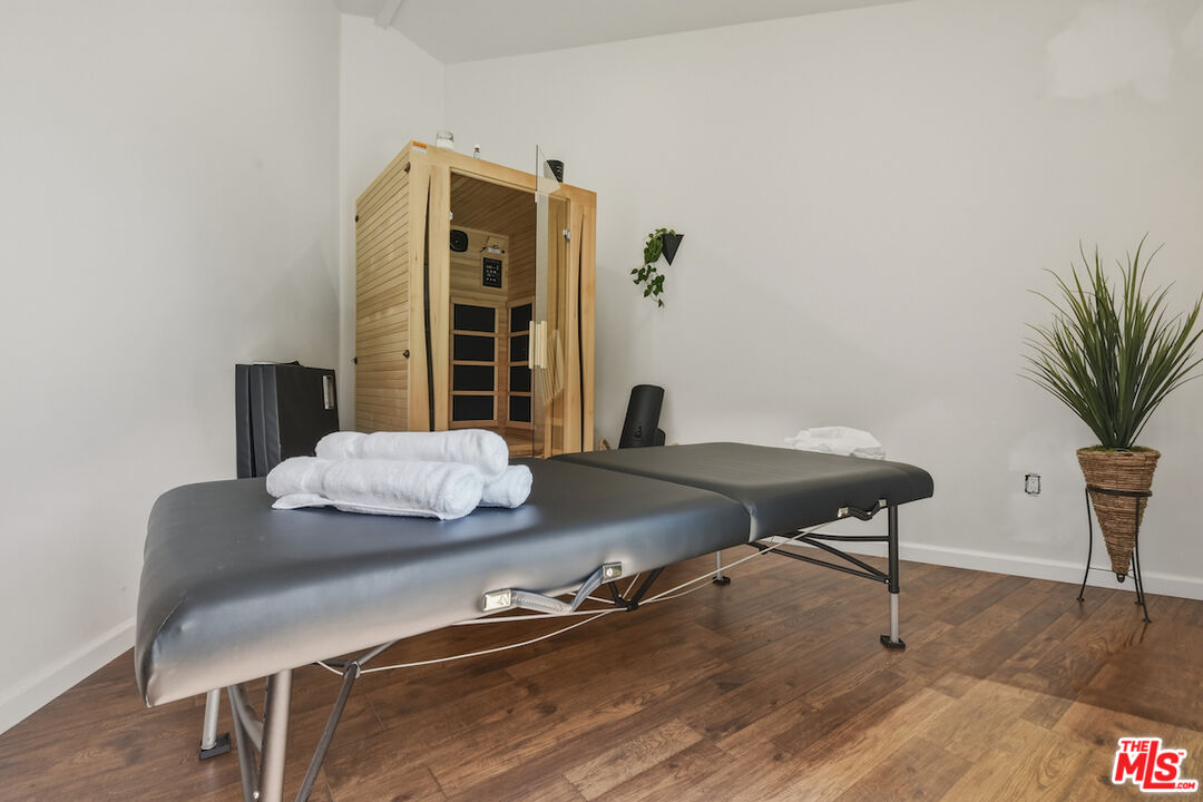 4445 Vantage Ave