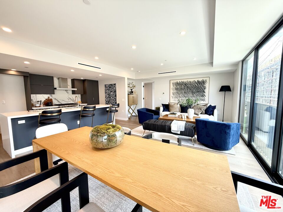 1017 N Croft Ave Unit: 203