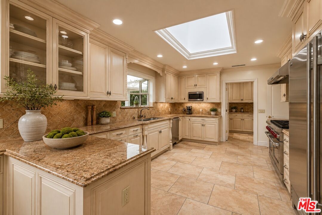 1915 Loma Vista Dr