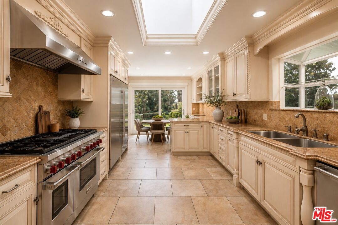 1915 Loma Vista Dr