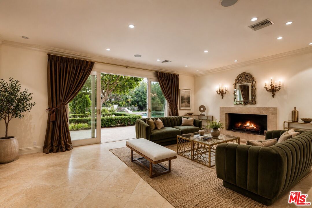 1915 Loma Vista Dr