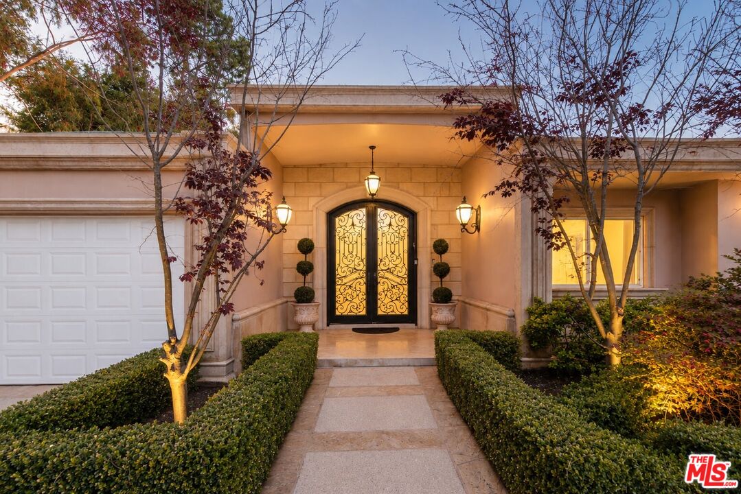 1915 Loma Vista Dr