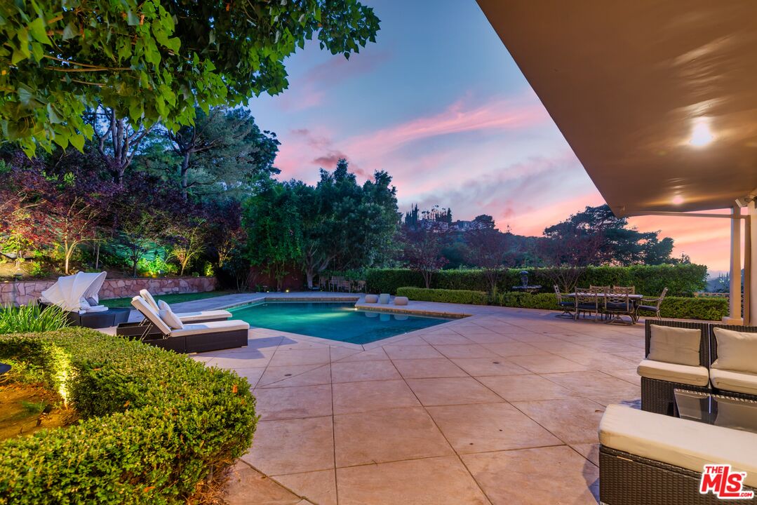1915 Loma Vista Dr
