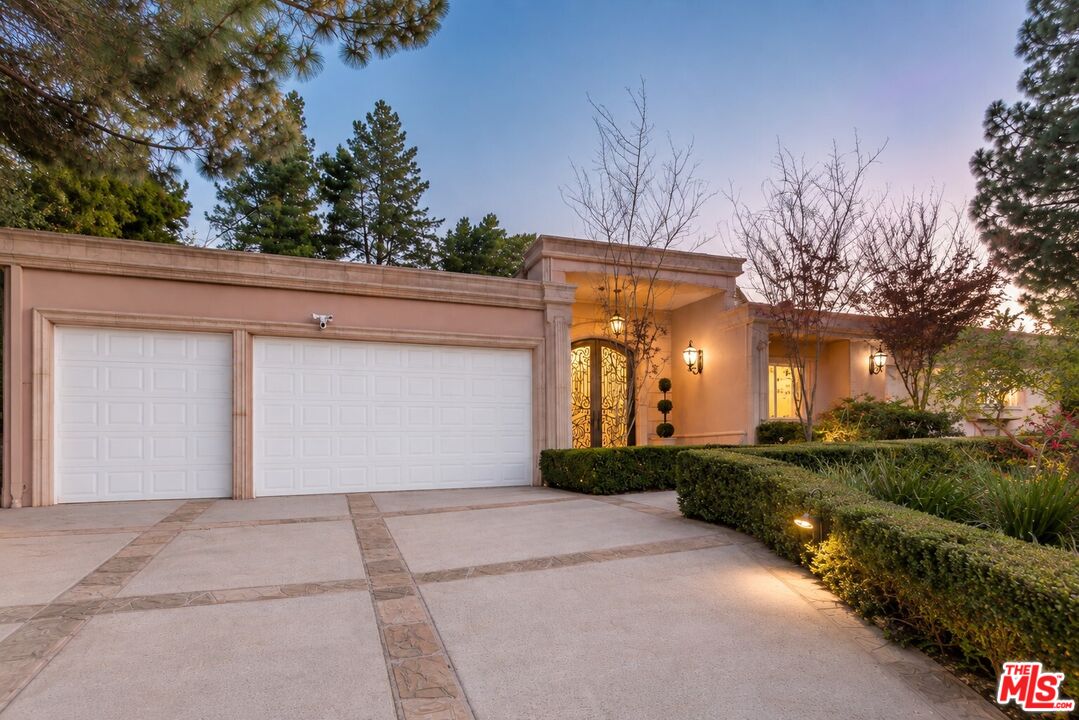 1915 Loma Vista Dr