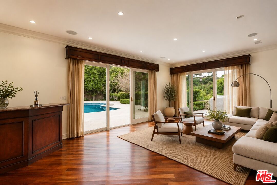 1915 Loma Vista Dr