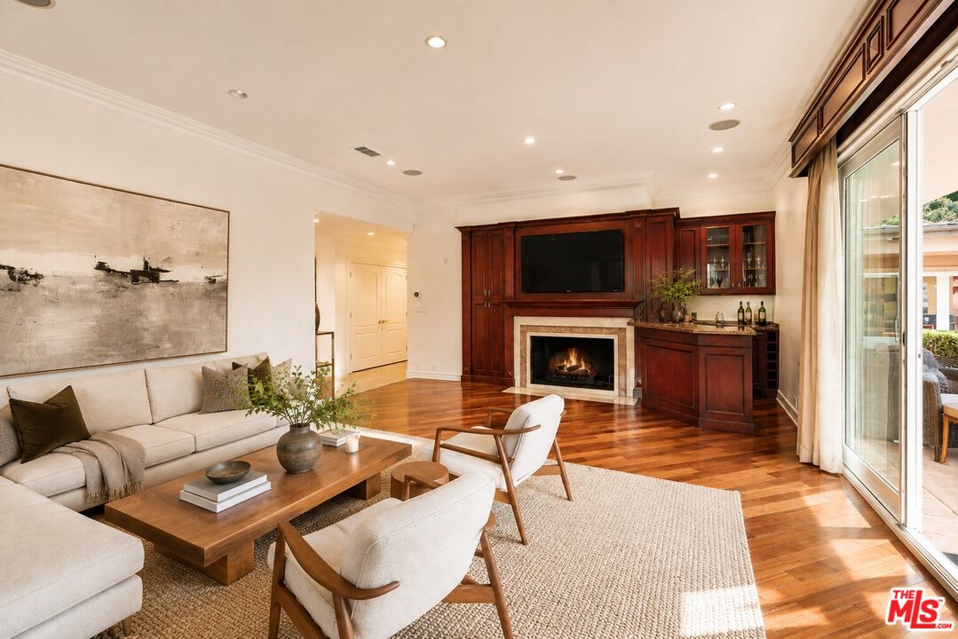 1915 Loma Vista Dr