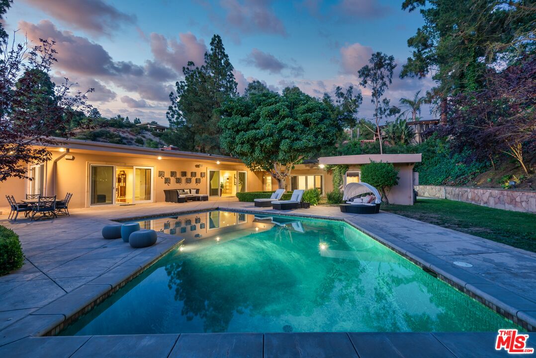 1915 Loma Vista Dr