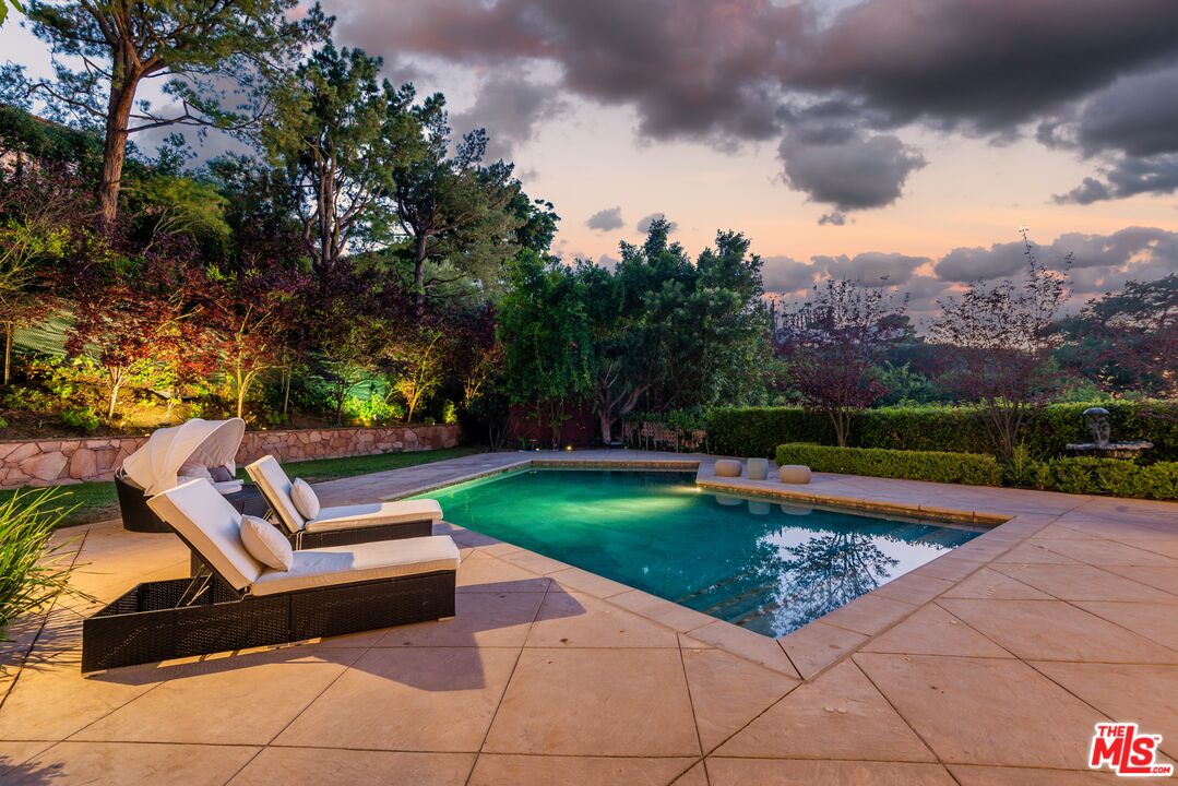 1915 Loma Vista Dr