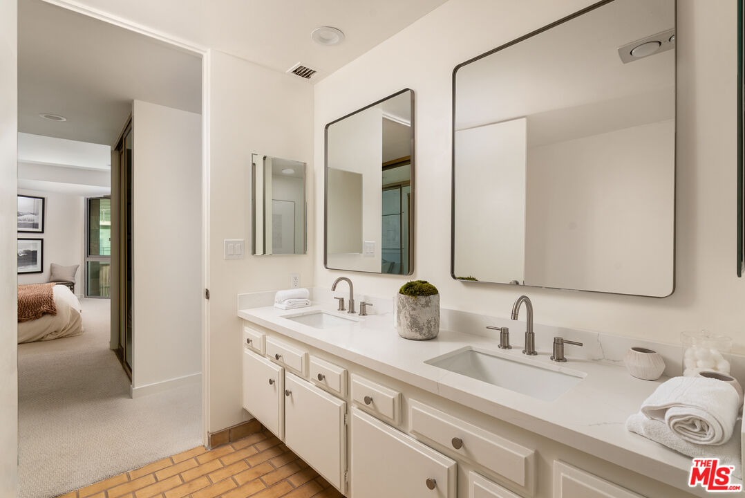 515 Ocean Ave Unit: 701S