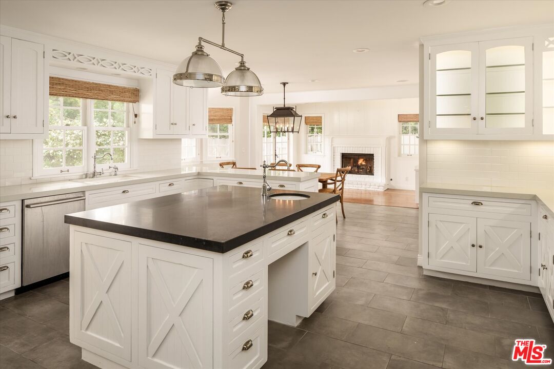 1146 Corsica Dr