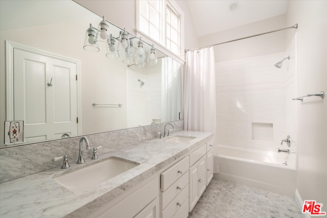 1146 Corsica Dr