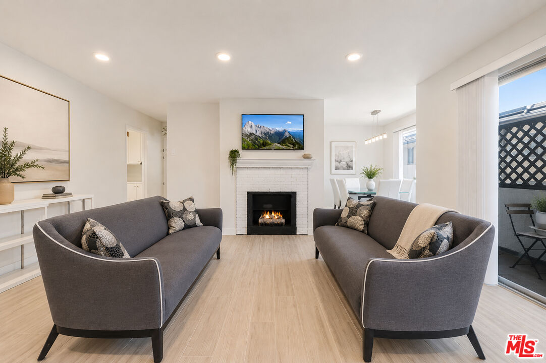 404 San Vicente Blvd Unit: 204