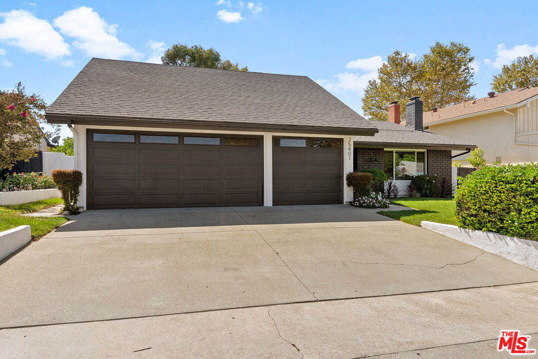 25401 Champlain Rd