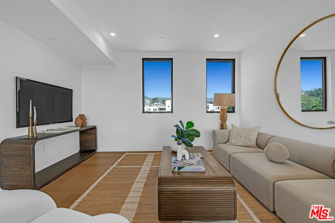 1257 N Detroit St Unit: 401
